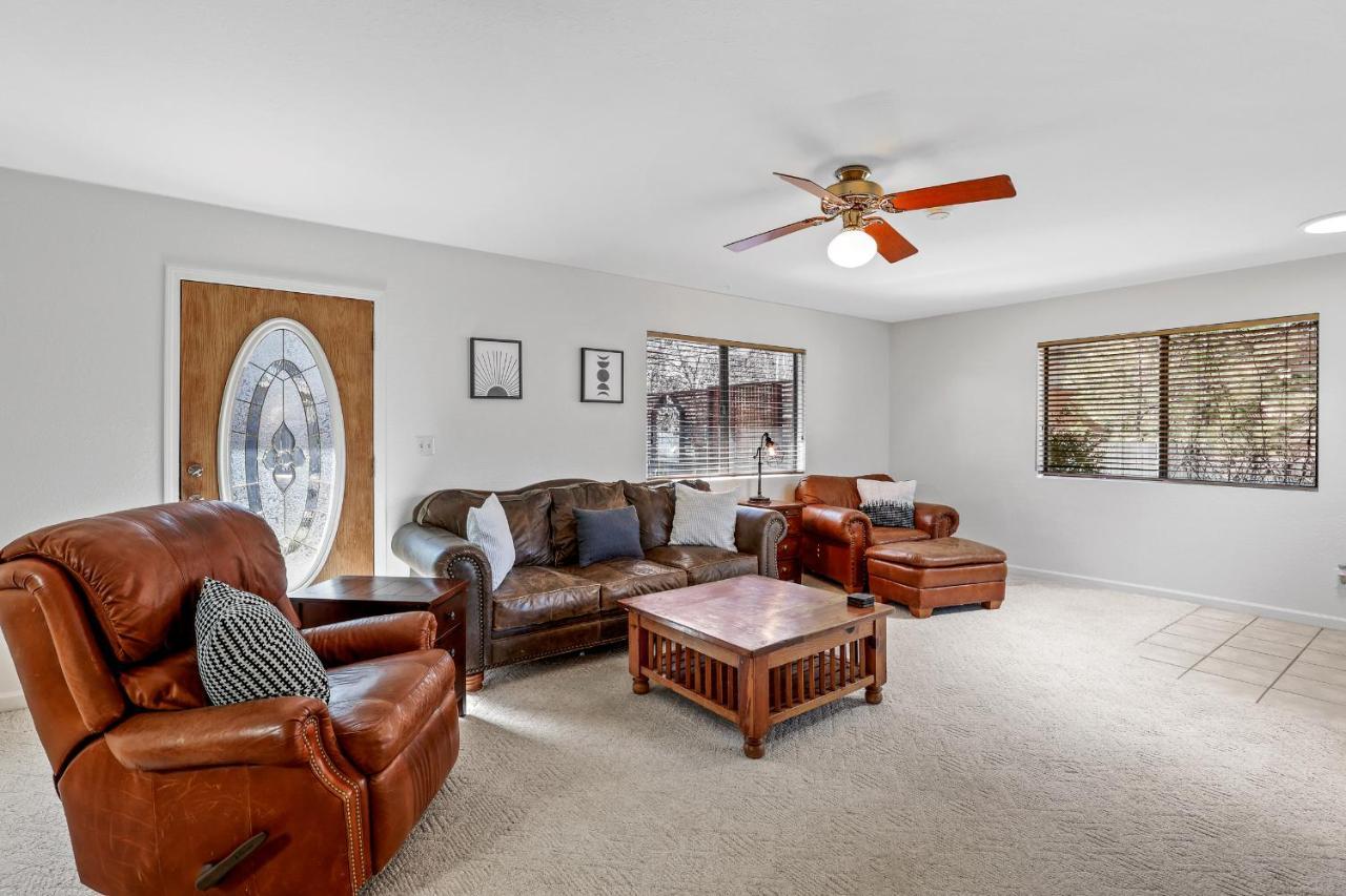 Captivating Continental Country Club Retreat With 4 Bdr And Spacious Deck! 弗拉格斯塔夫 外观 照片