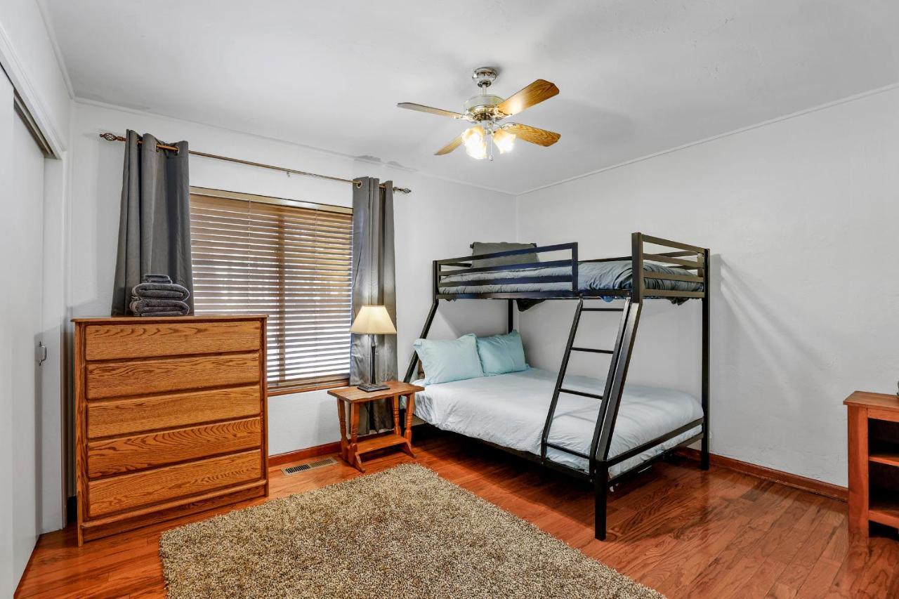 Captivating Continental Country Club Retreat With 4 Bdr And Spacious Deck! 弗拉格斯塔夫 外观 照片