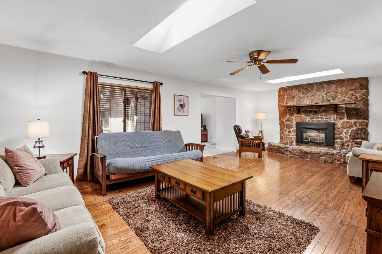 Captivating Continental Country Club Retreat With 4 Bdr And Spacious Deck! 弗拉格斯塔夫 外观 照片