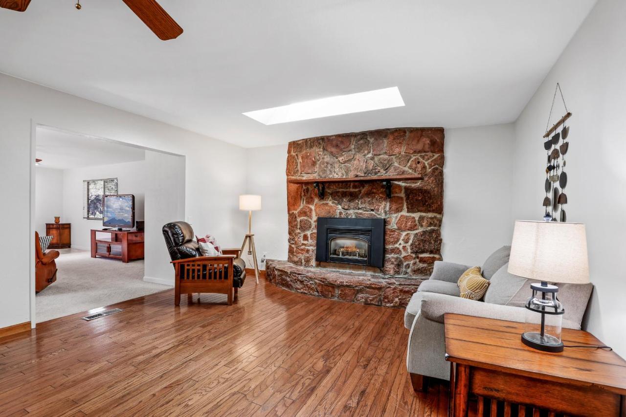 Captivating Continental Country Club Retreat With 4 Bdr And Spacious Deck! 弗拉格斯塔夫 外观 照片
